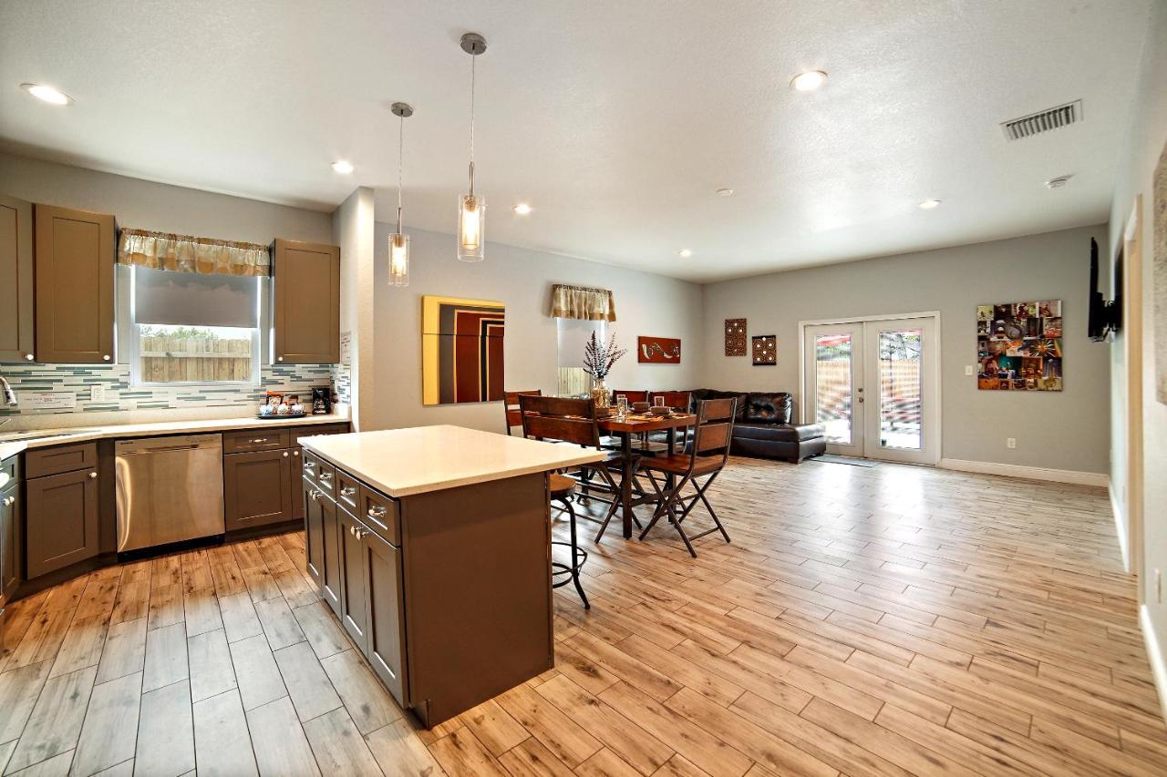 Centrally Located Family In Holiday home